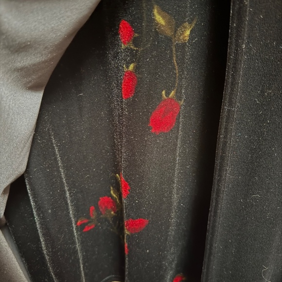 Vintage Kathie Lee Layered Black Velvet Tunic with Red Roses ~ Size Large - Picture 6 of 7